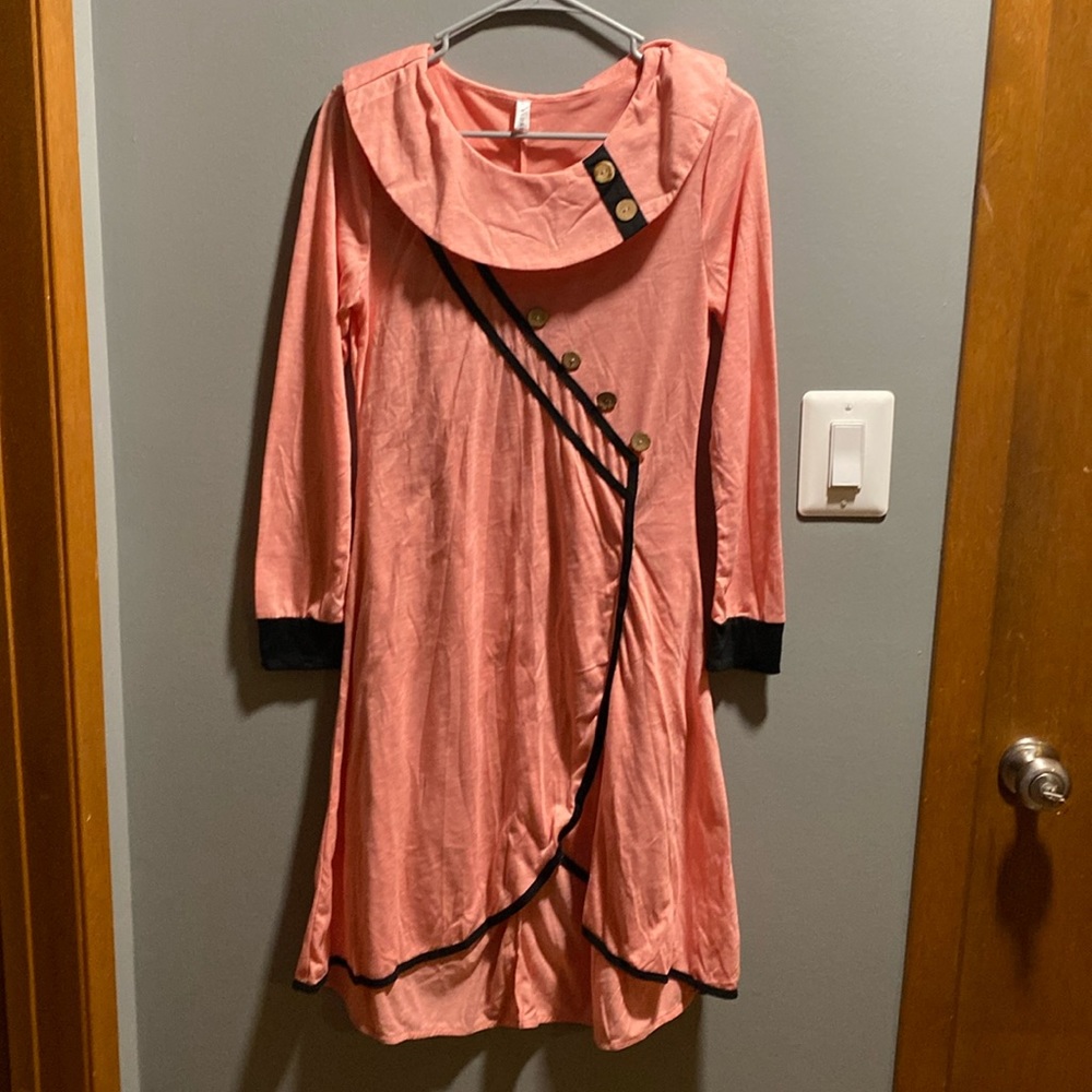 BRAND NEW DRESS SIZE 6! NWOT. SMOKE FREE HOME!